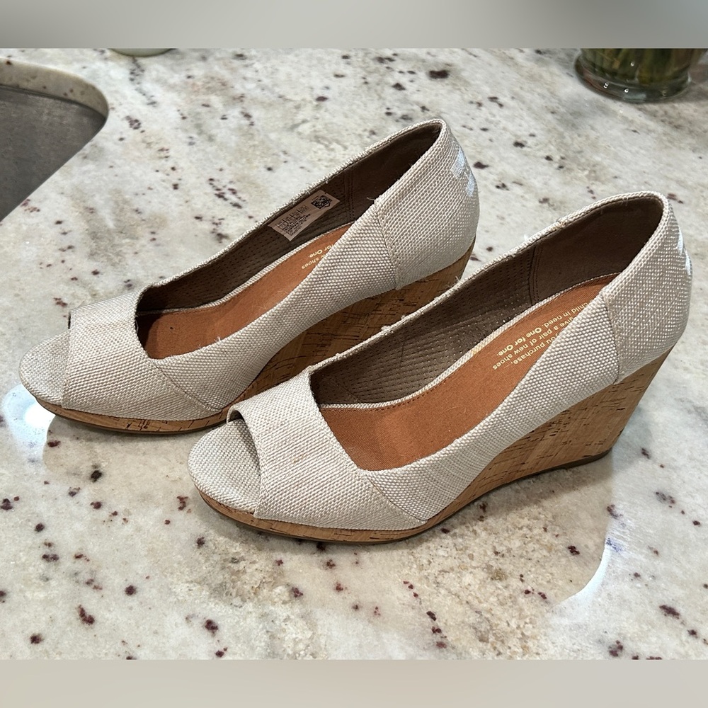 Tom’s wedges size 7.5 beige